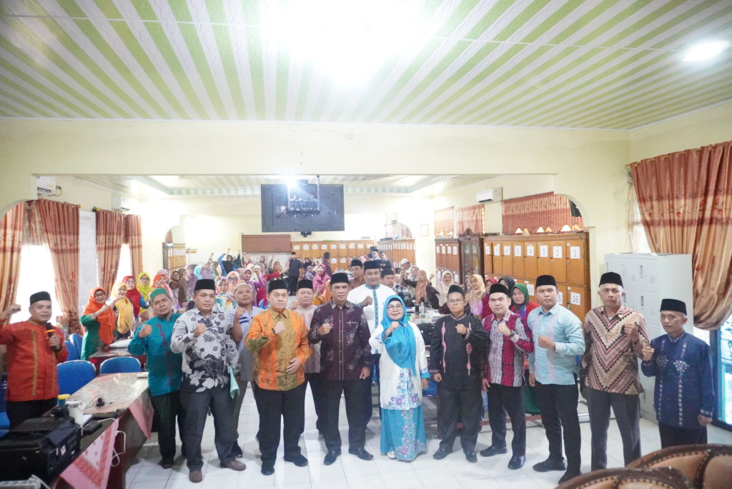 Keluarga Besar MTsN 2 Medan Menerima Kunjungan Silaturrahmi Kakan Kemenag Medan