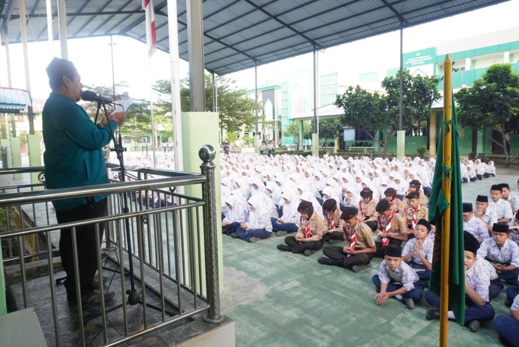 MTsN 2 Medan Gelar Dakwah Jumat dan Pelepasan Pramuka
