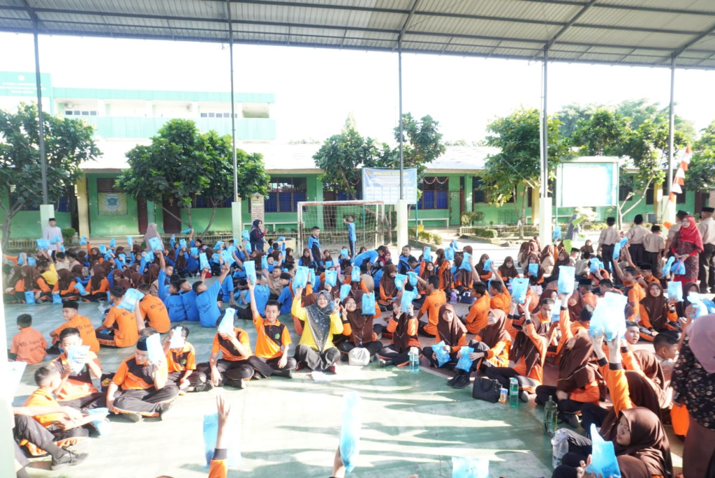 Pelaksanaan MBG Perdana di MTsN 2 Medan Berjalan Tertib