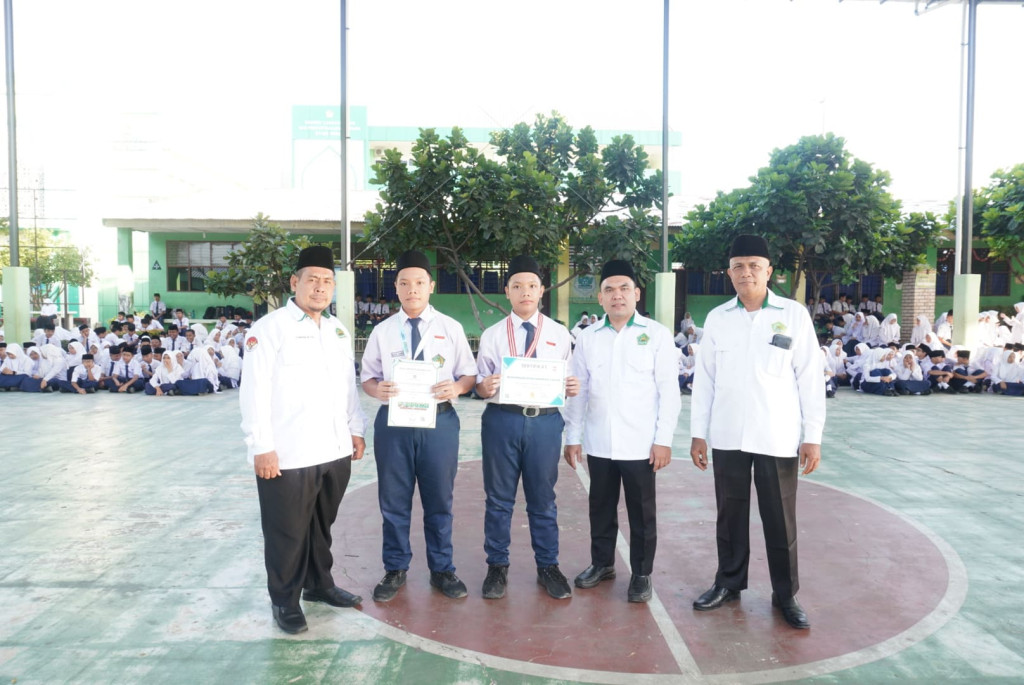 Dua Siswa Kembar MTsN 2 Medan Raih Prestasi Olimpiade 