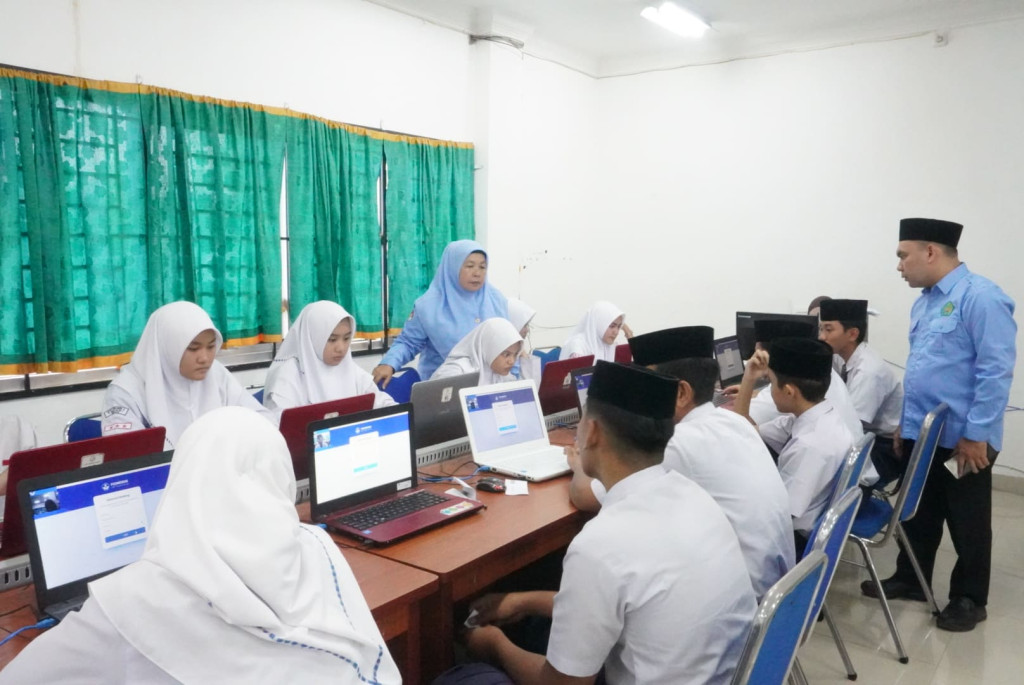 MTsN 2 Medan Laksanakan Simulasi TKA Kelas IX 