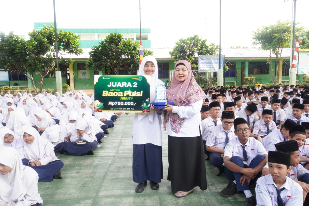 Siswi MTsN 2 Medan Raih Juara Tilawah dan Puisi Islami