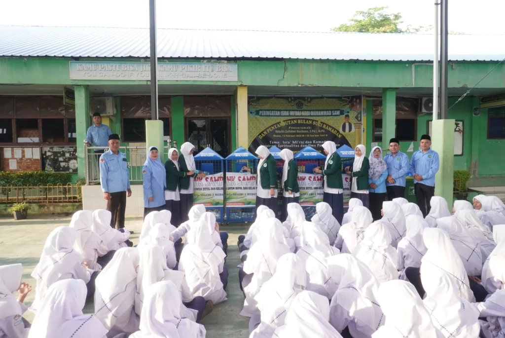 MTsN 2 Medan Optimalkan Pengelolaan Sampah Melalui Kolaborasi Dengan Orang Tua Murid