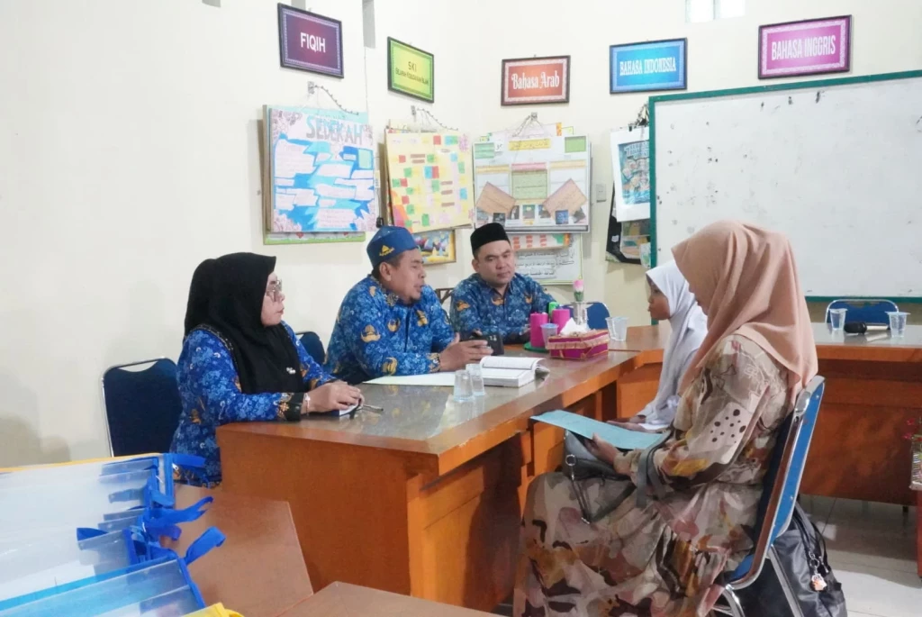 Tes Baca Al-Qur’an PMBM MTsN 2 Medan Dimonitor Kakan Kemenag Kota Medan