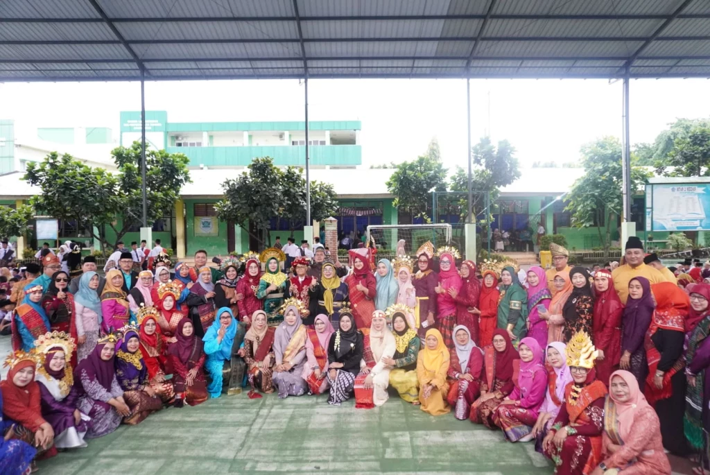 Kepala MTsN 2 Medan Sampaikan Ucapan Selamat Hari Kartini