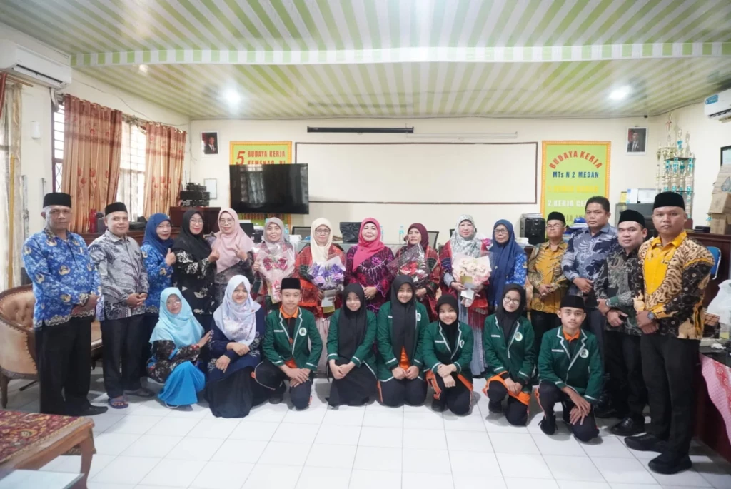 MTsN 2 Medan Laksanakan Perpisahan Purnabakti 