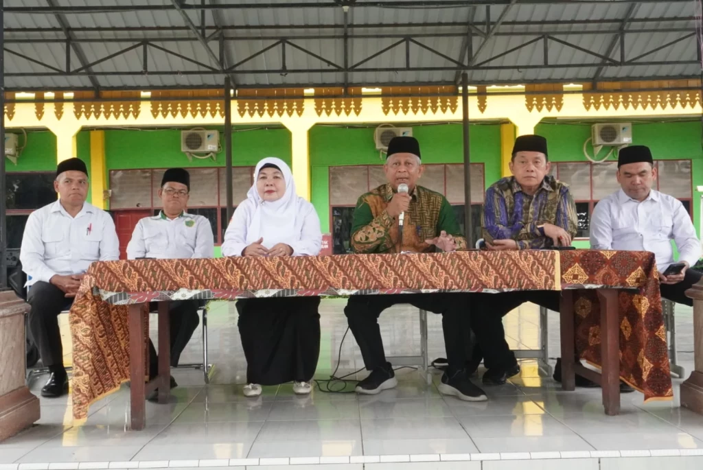 Usung Kebersamaan : Kepala Madrasah dan Komite Resmikan Kelas Prestasi MTsN 2 Medan