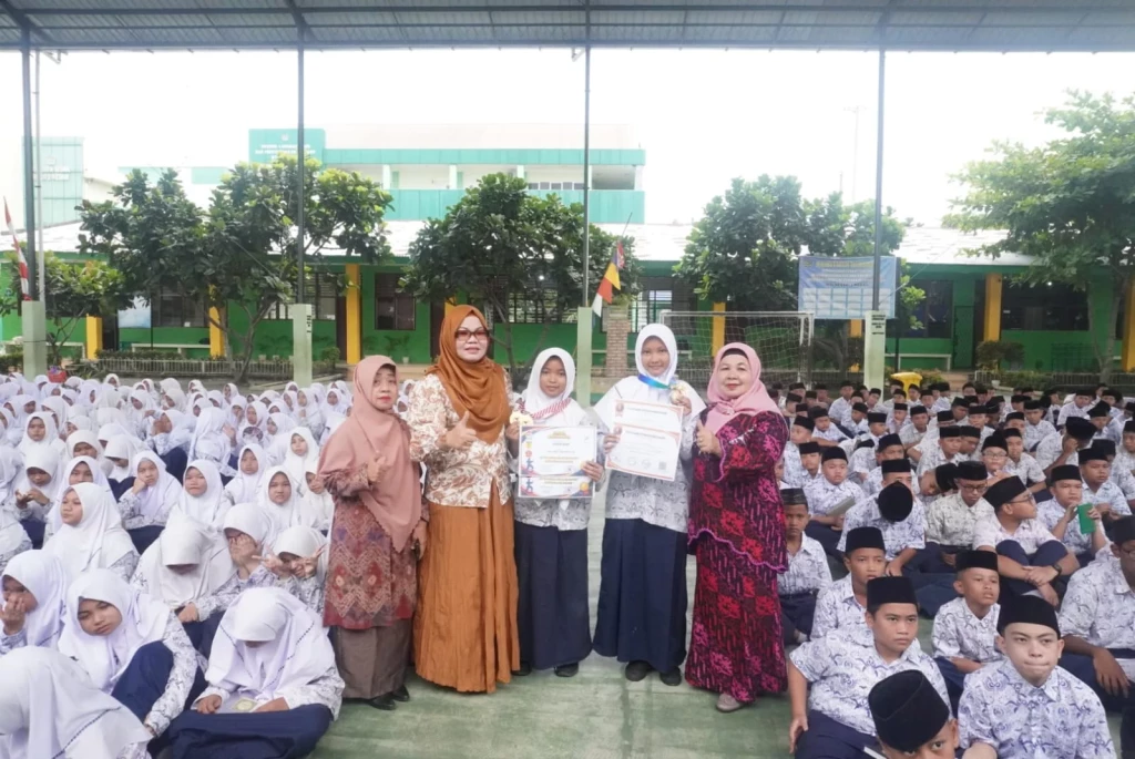 Dua Siswi MTsN 2 Medan Torehkan Prestasi Gemilang di Ajang Nasional