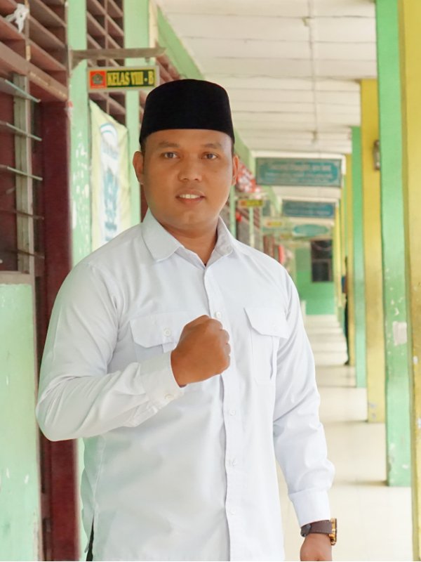 Mukhtar Riza Akbar, S.Pd